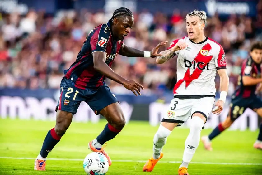 Rayo Vallecano tự tin tiếp đón Levante. (Ảnh: Internet)